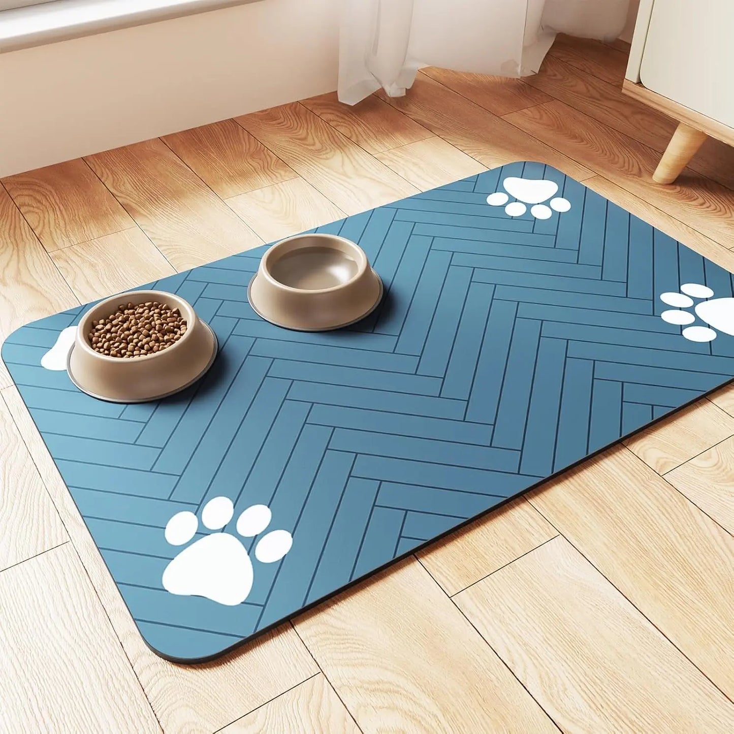 Quick-Drying Absorbent Pet Feeding Mat for Dogs and Cats, Non-Slip Rubber Bottom, Dark Polyester Surface for Indoor Use