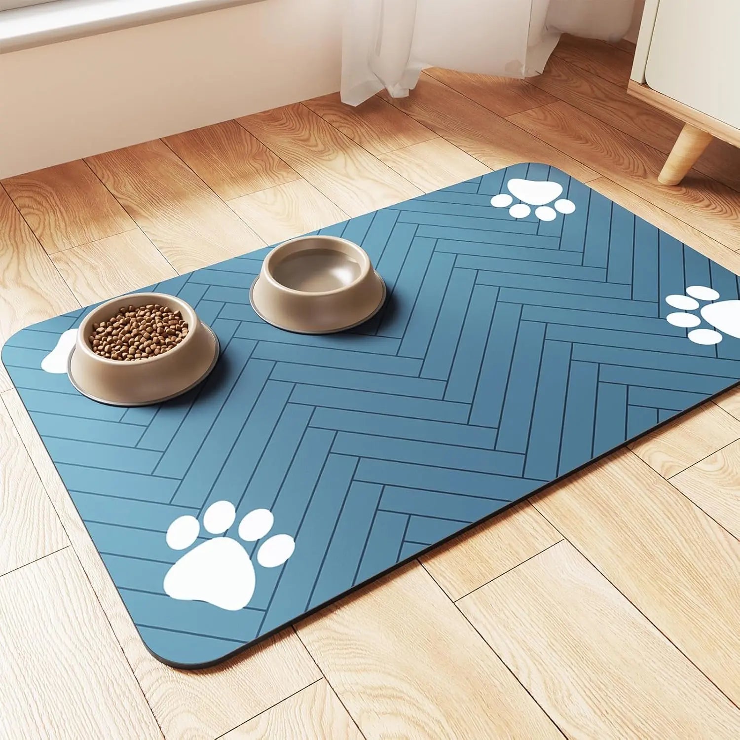 Quick-Drying Absorbent Pet Feeding Mat for Dogs and Cats, Non-Slip Rubber Bottom, Dark Polyester Surface for Indoor Use